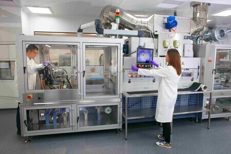 people-producing-electrode-coating-battery-lab